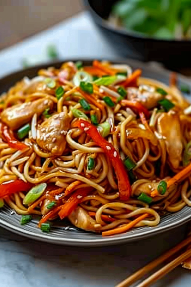 Kurczak Chow Mein Niesamowity Ostateczny domowy przepis featured image