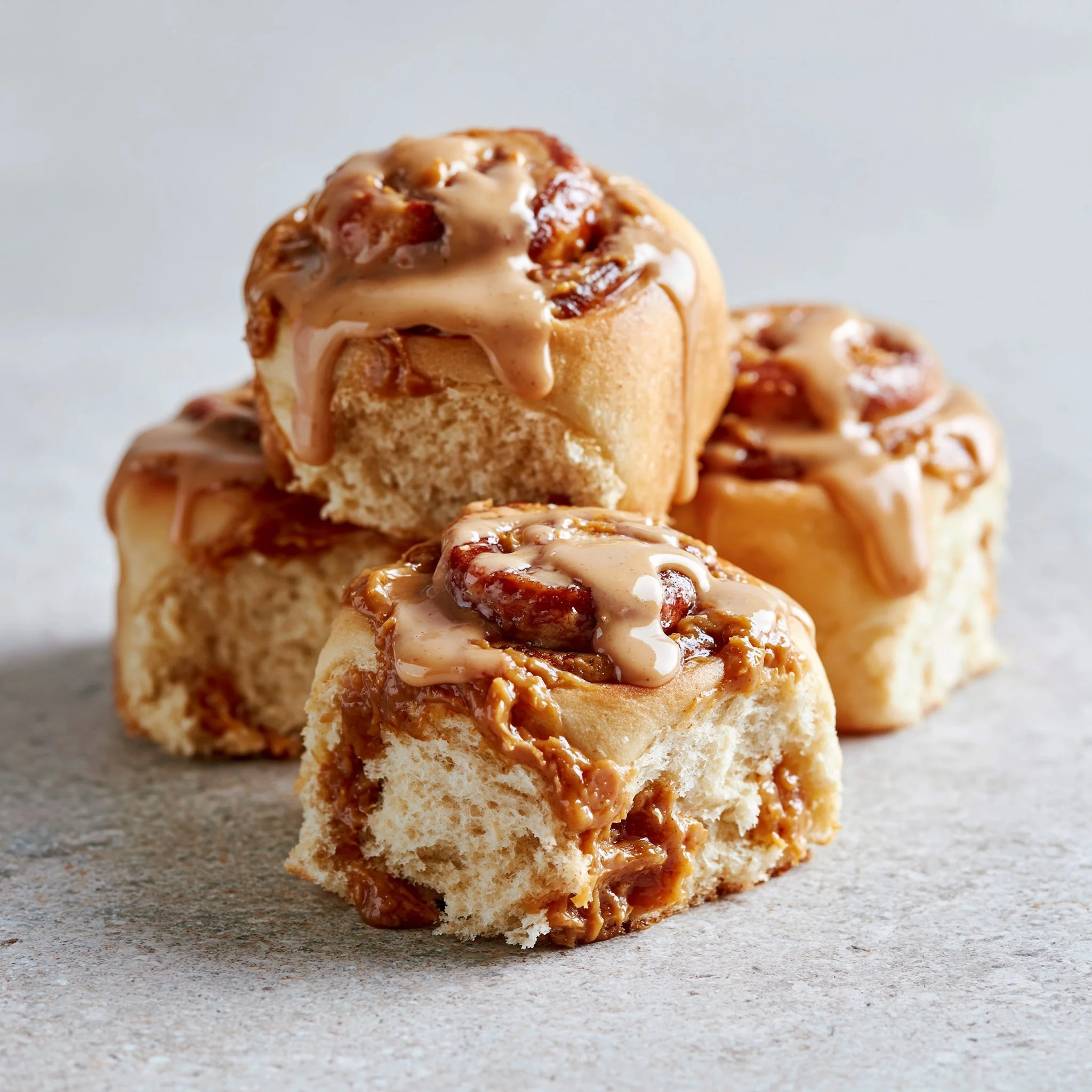 Bułeczki cynamonowe z masłem ciasteczkowym Biscoff